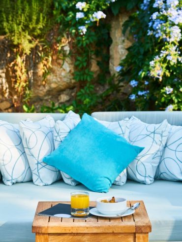 Mobilier de jardin coloré pour animer votre été