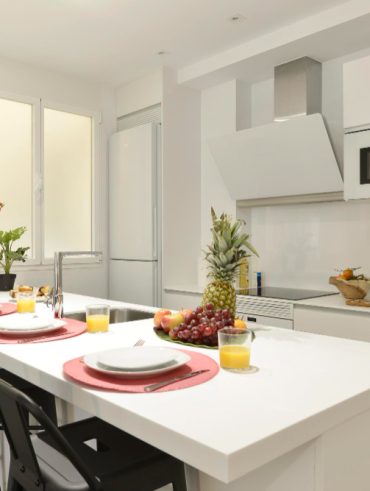 Les dimensions idéales d'un îlot central pour une table de 6 personnes